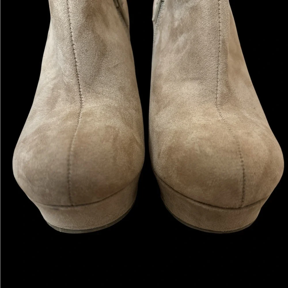 N/A stylish taupe